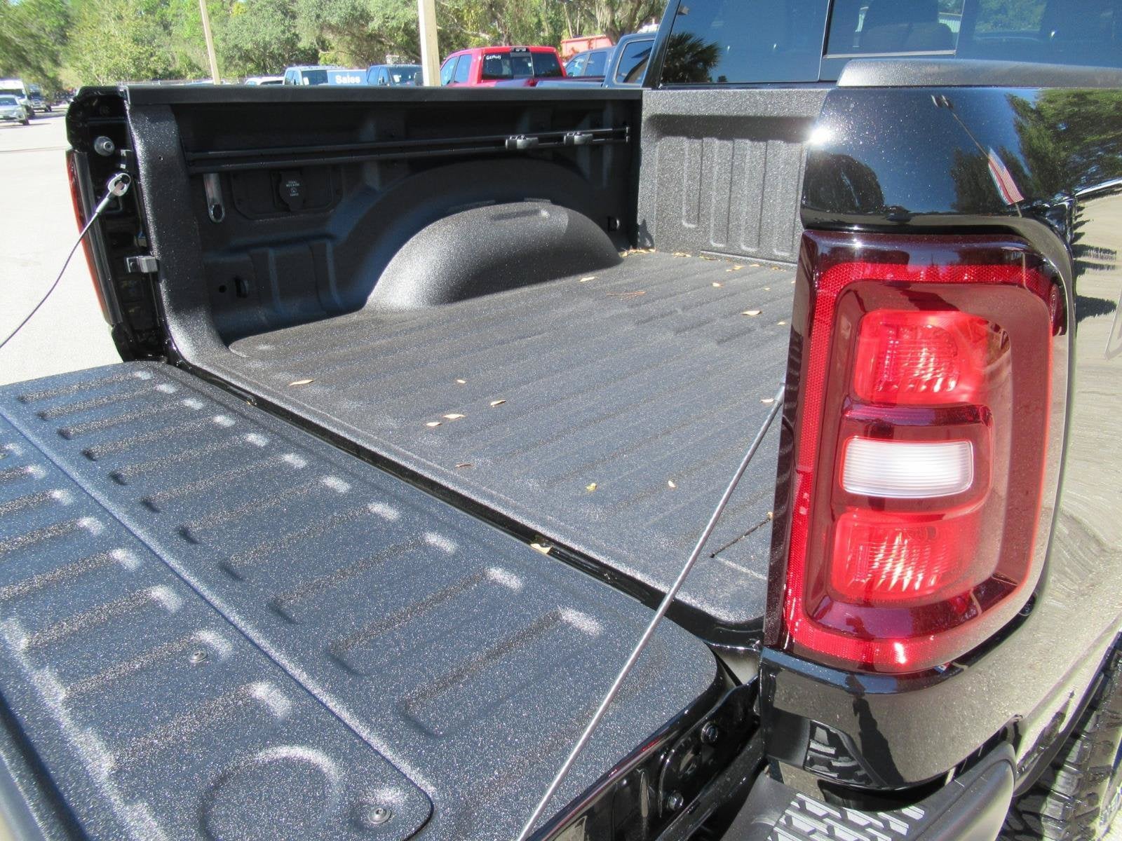 2027 RAM 1500 RAM 1500 WARLOCK CREW CAB 4X4 5'7' BOX