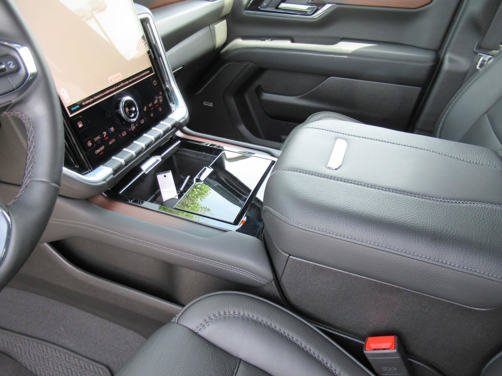 2025 GMC Yukon 4WD Denali