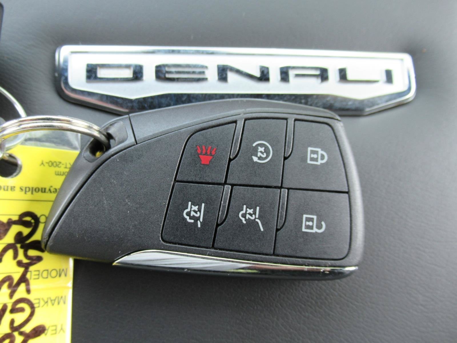 2025 GMC Yukon 4WD Denali