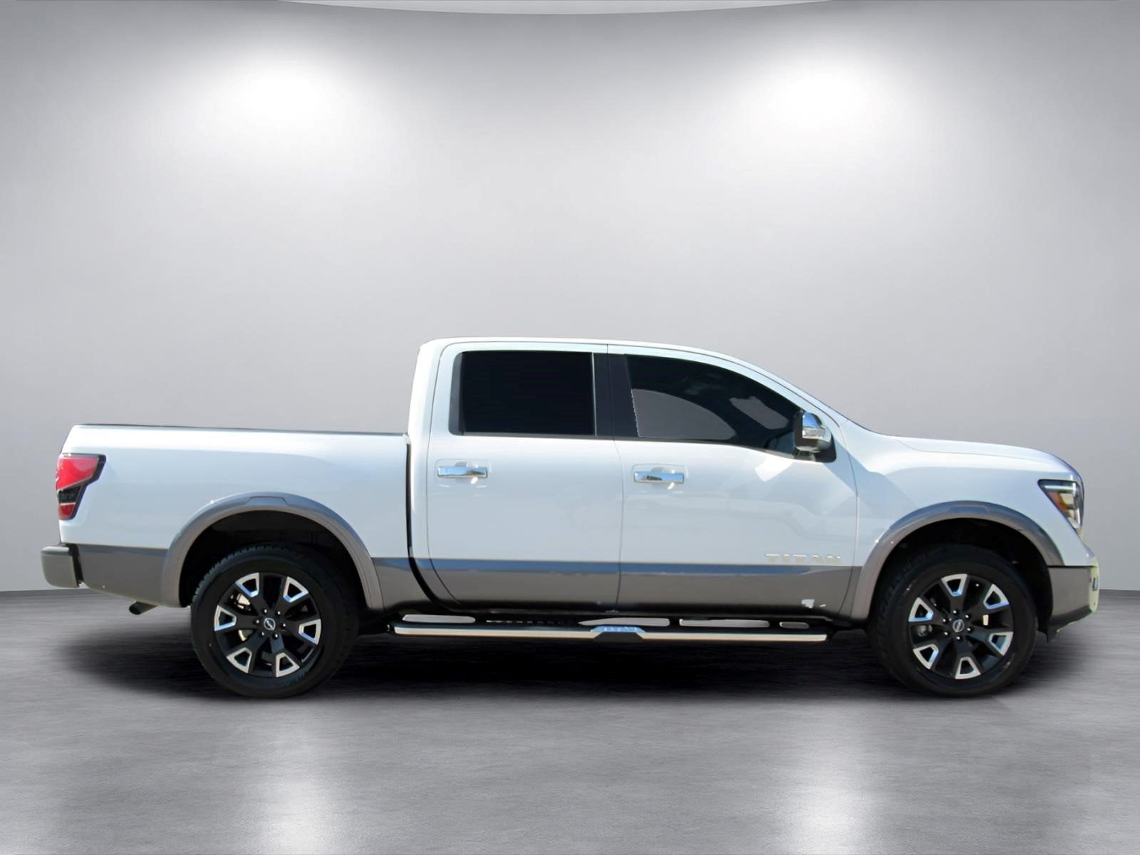 2023 Nissan TITAN Crew Cab Platinum Reserve 4x4