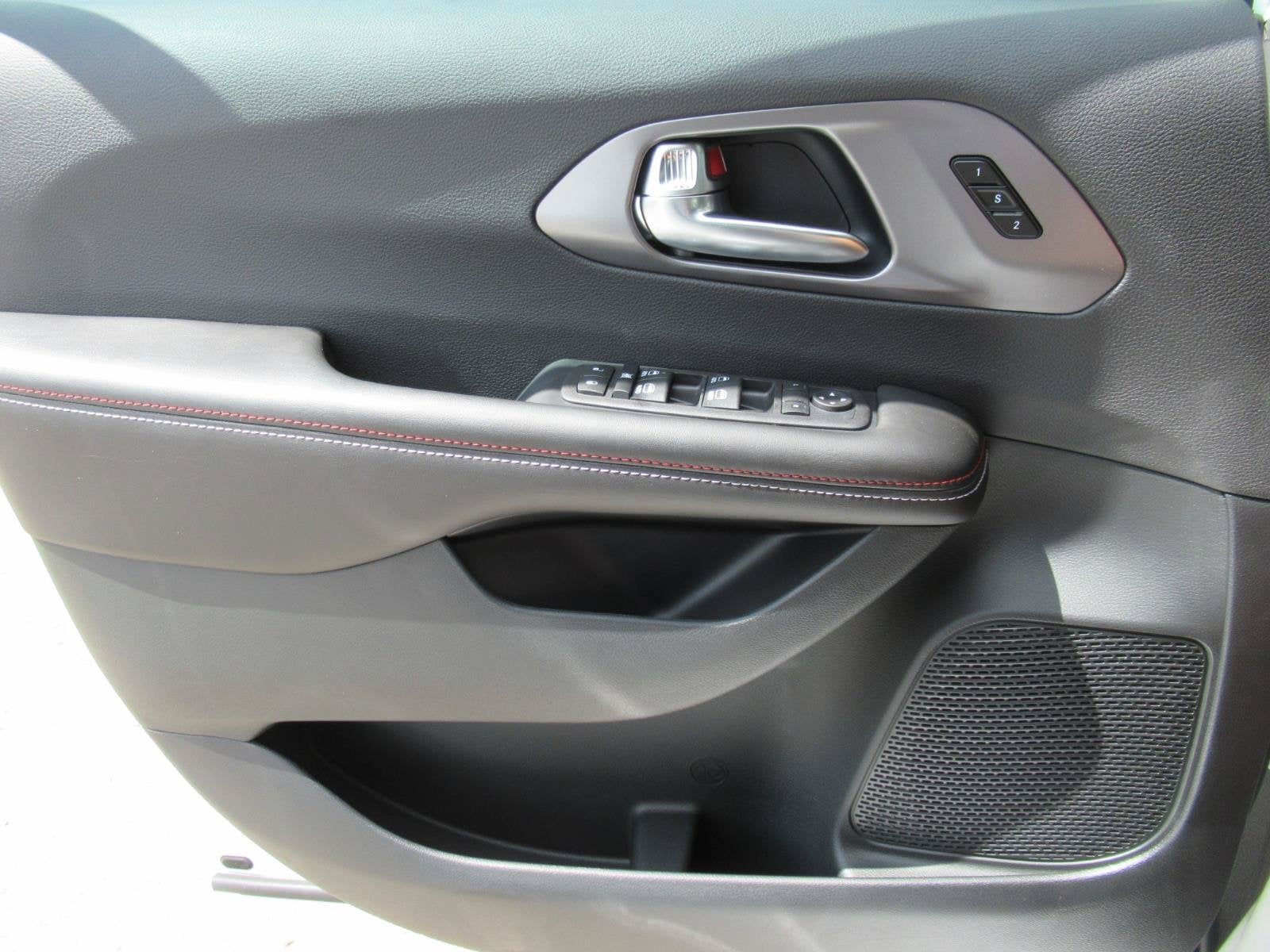 2027 Chrysler Pacifica PACIFICA SELECT