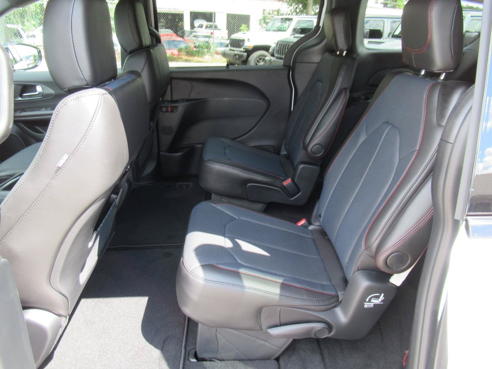 2027 Chrysler Pacifica PACIFICA SELECT