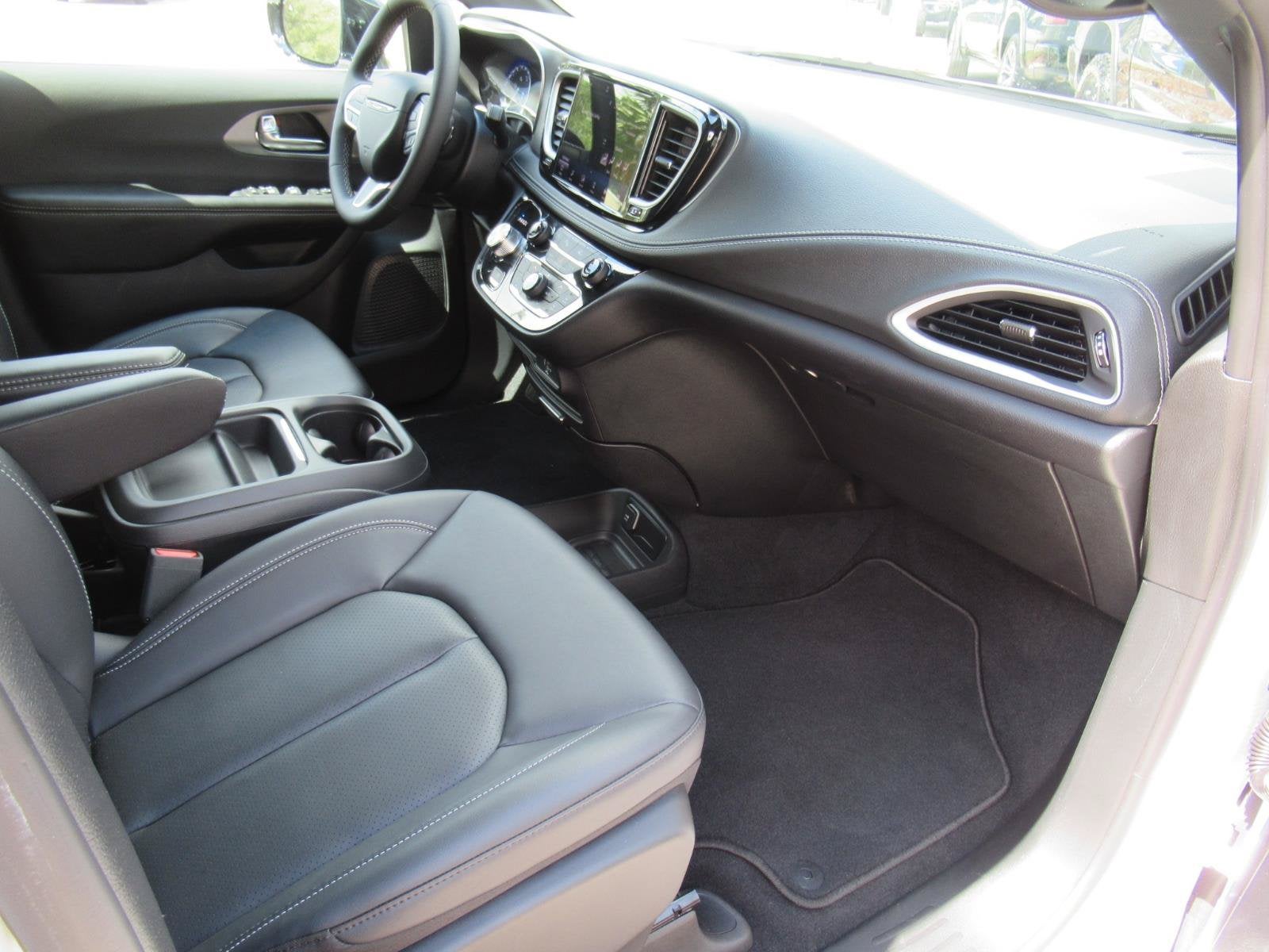 2027 Chrysler Pacifica PACIFICA SELECT