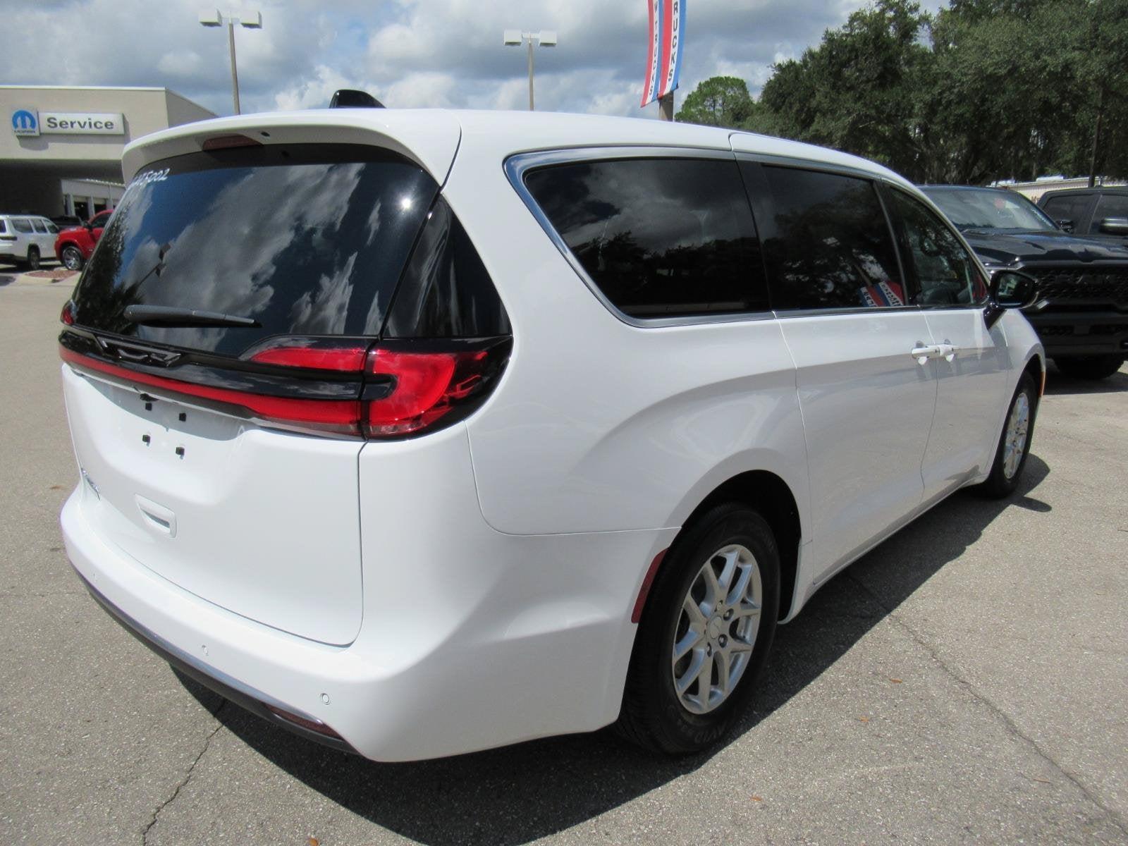 2027 Chrysler Pacifica PACIFICA SELECT
