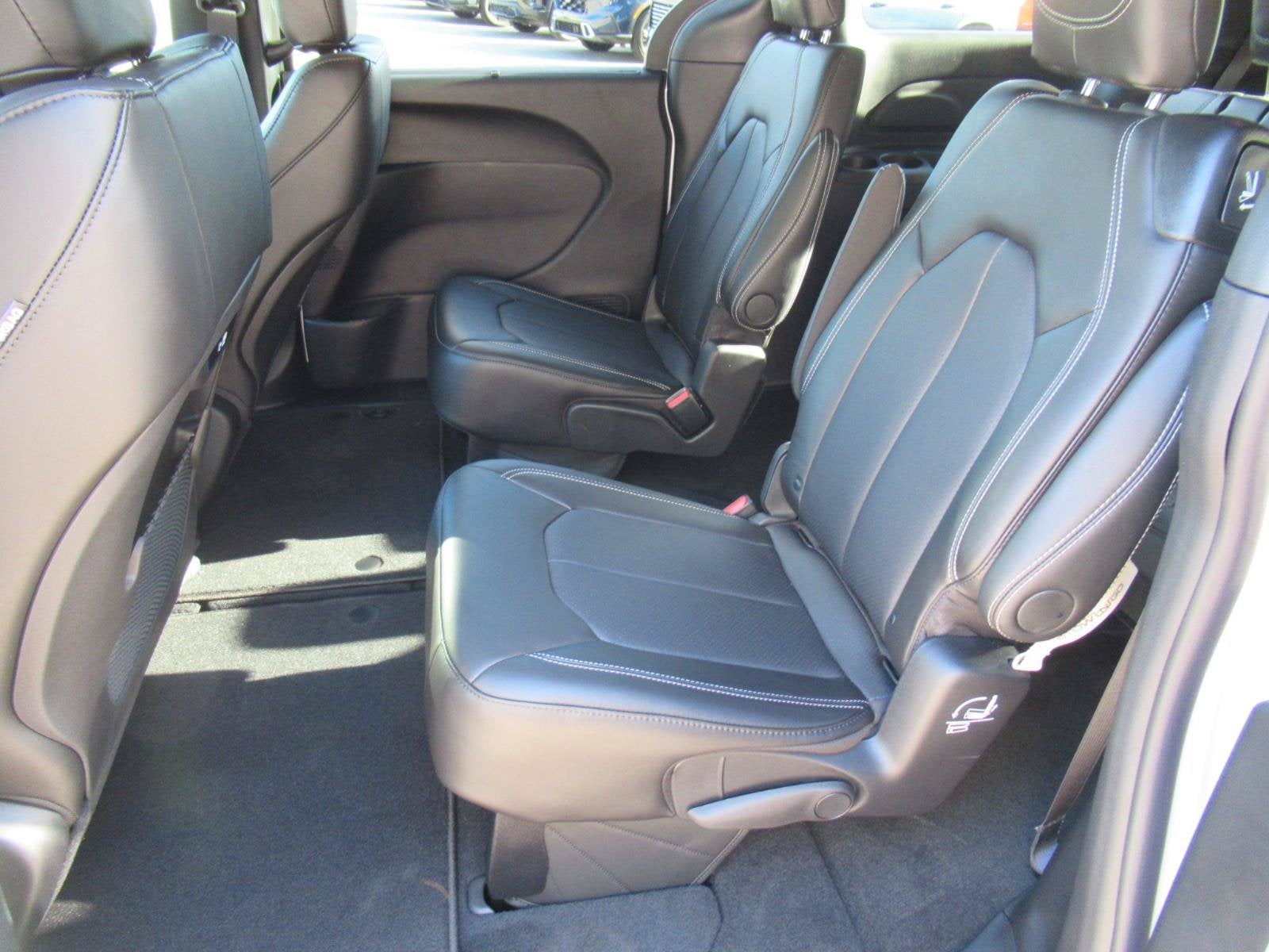 2027 Chrysler Pacifica PACIFICA SELECT