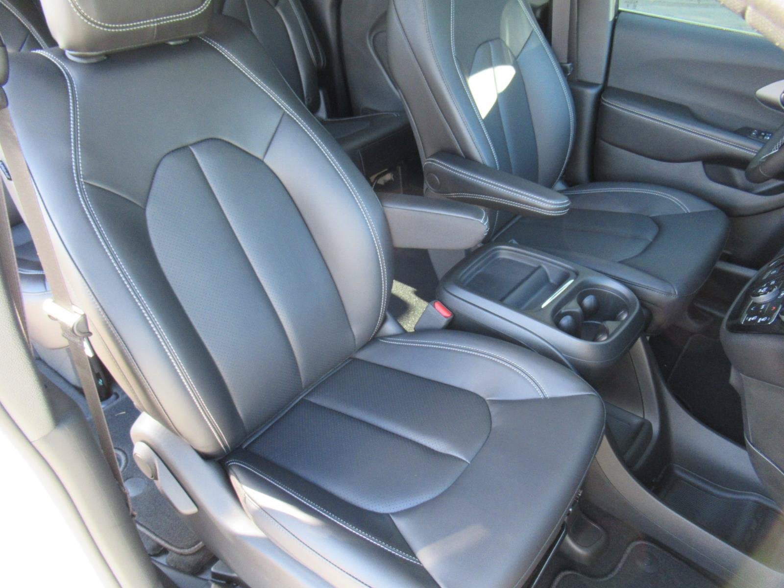2027 Chrysler Pacifica PACIFICA SELECT
