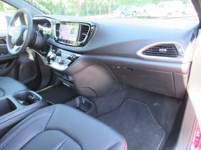 2026 Chrysler Voyager VOYAGER LX