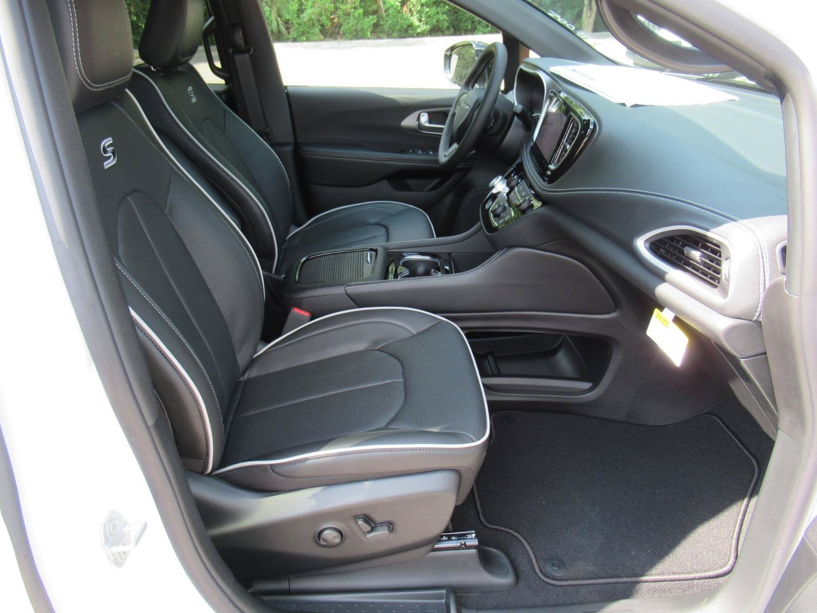 2027 Chrysler Pacifica PACIFICA LIMITED