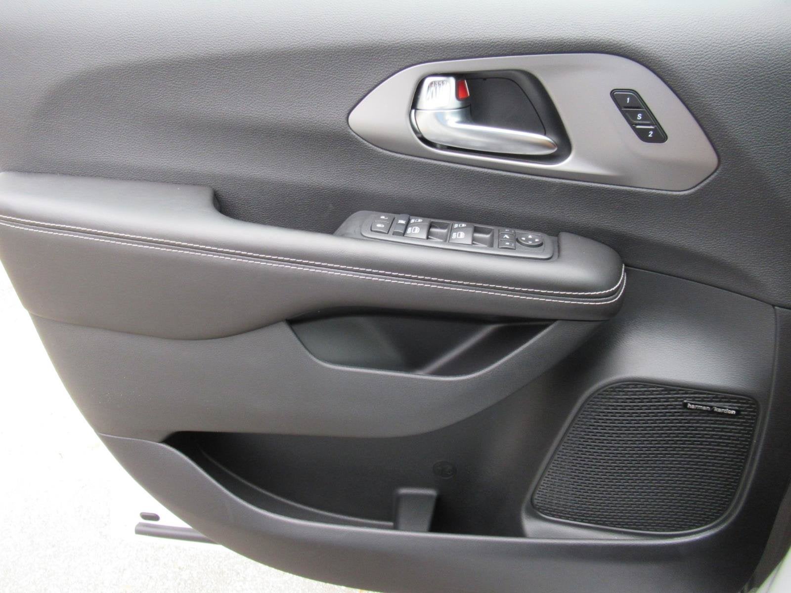 2027 Chrysler Pacifica PACIFICA LIMITED