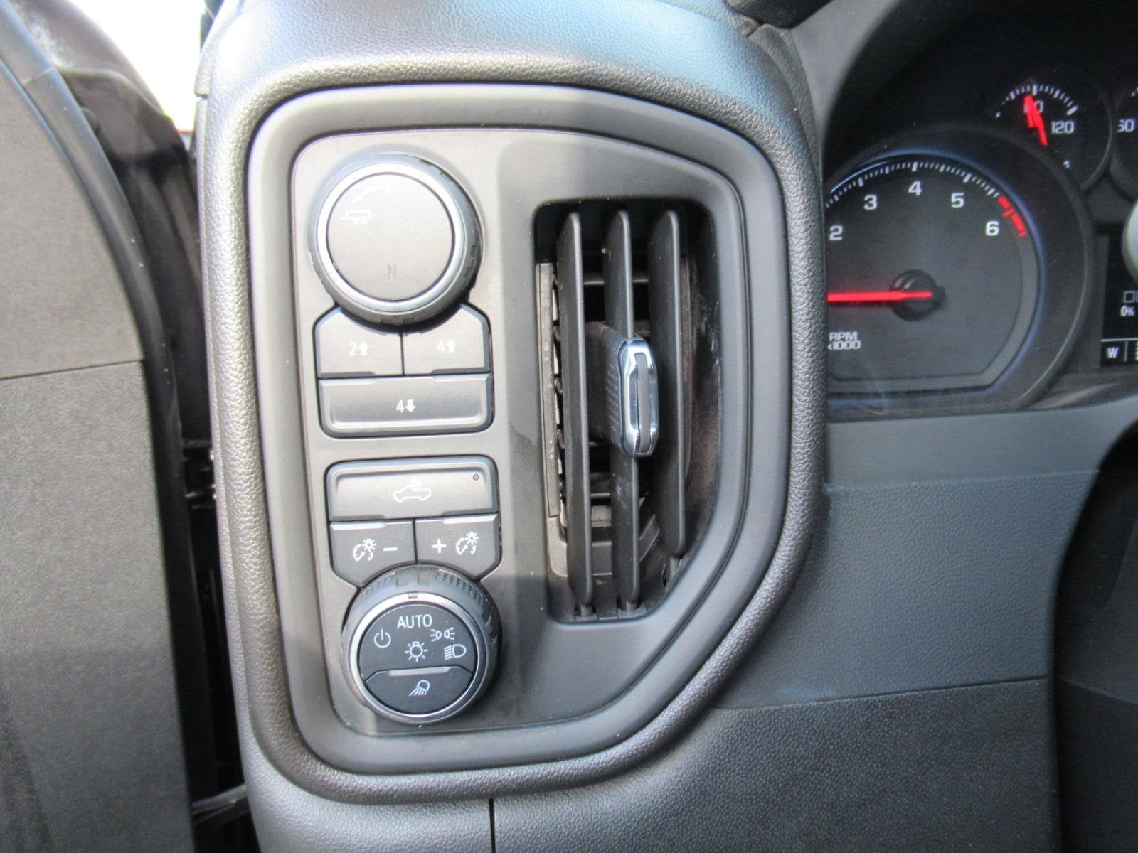 2023 Chevrolet Silverado 2500HD 4WD Crew Cab Standard Bed Custom