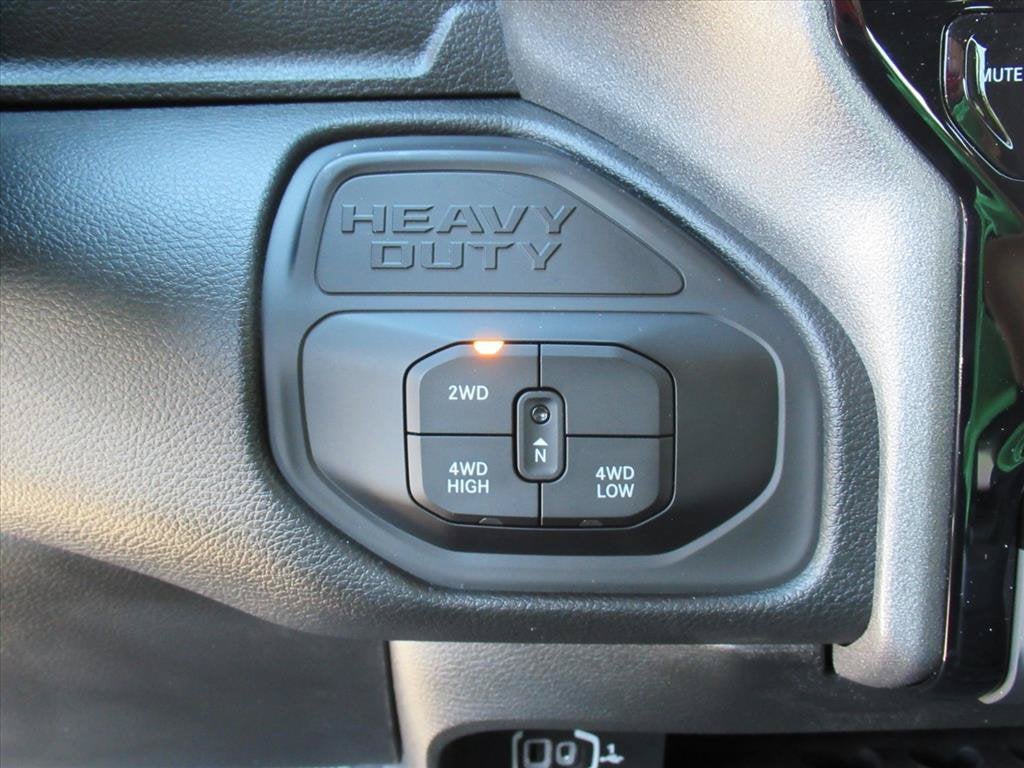 2026 RAM 2500 RAM 2500 BLACK EXPRESS CREW CAB 4X4 6'4' BOX