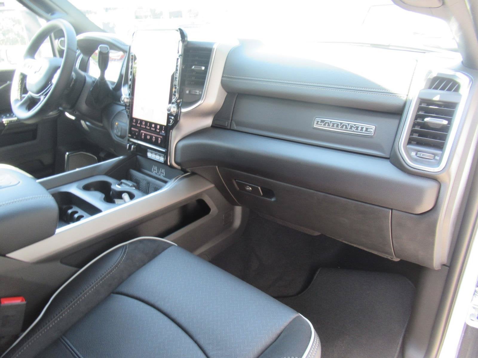 2027 RAM 2500 RAM 2500 LARAMIE CREW CAB 4X4 6'4' BOX