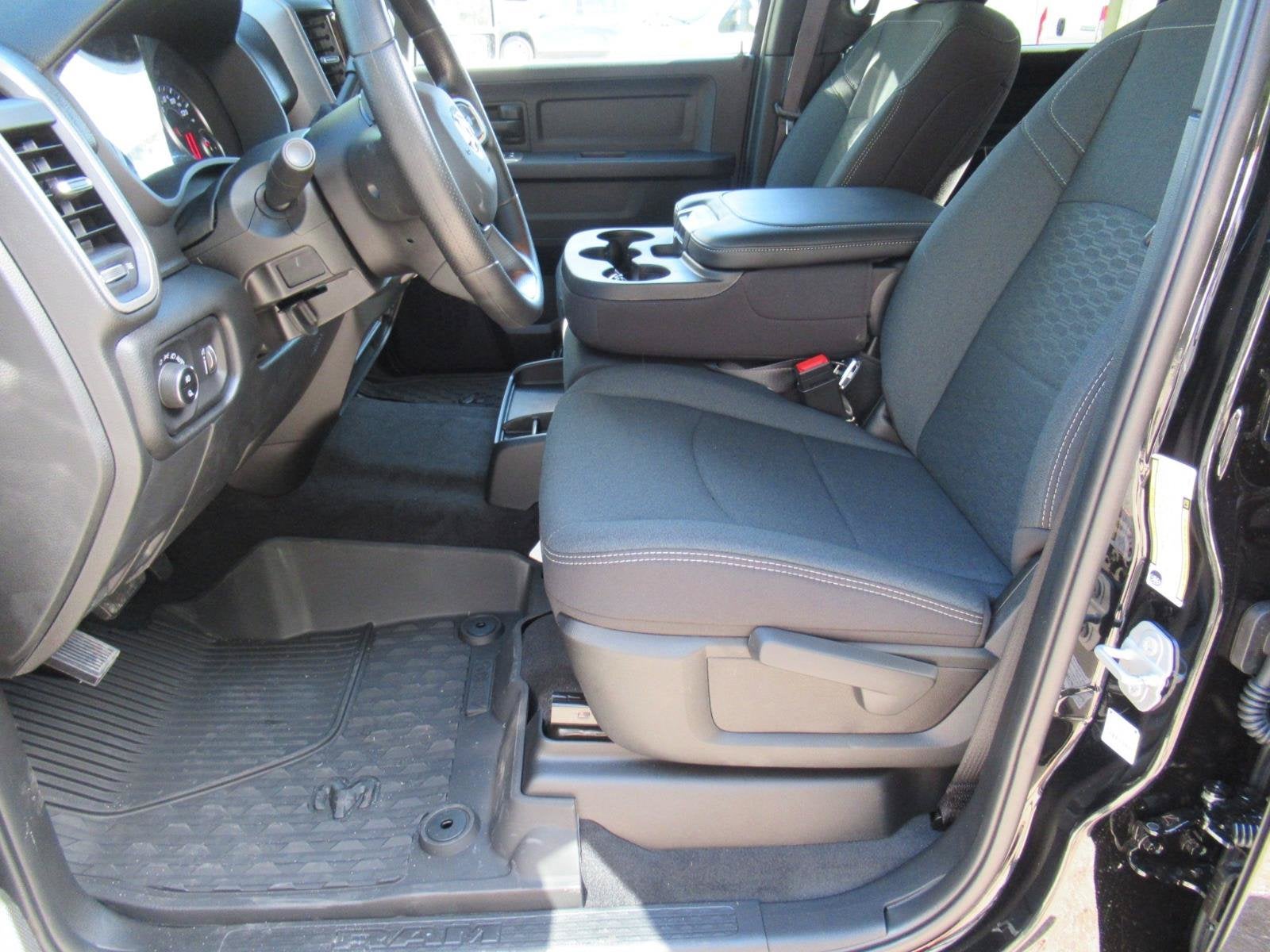 2027 RAM Ram 3500 RAM 3500 TRADESMAN CREW CAB 4X4 8' BOX