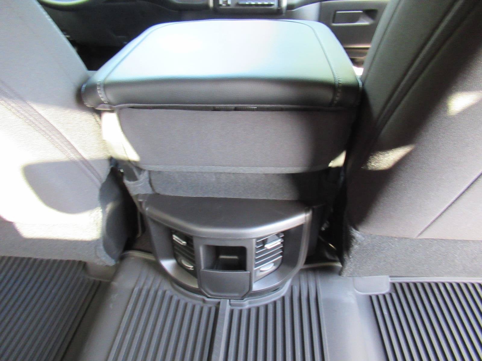 2027 RAM Ram 3500 RAM 3500 TRADESMAN CREW CAB 4X4 8' BOX