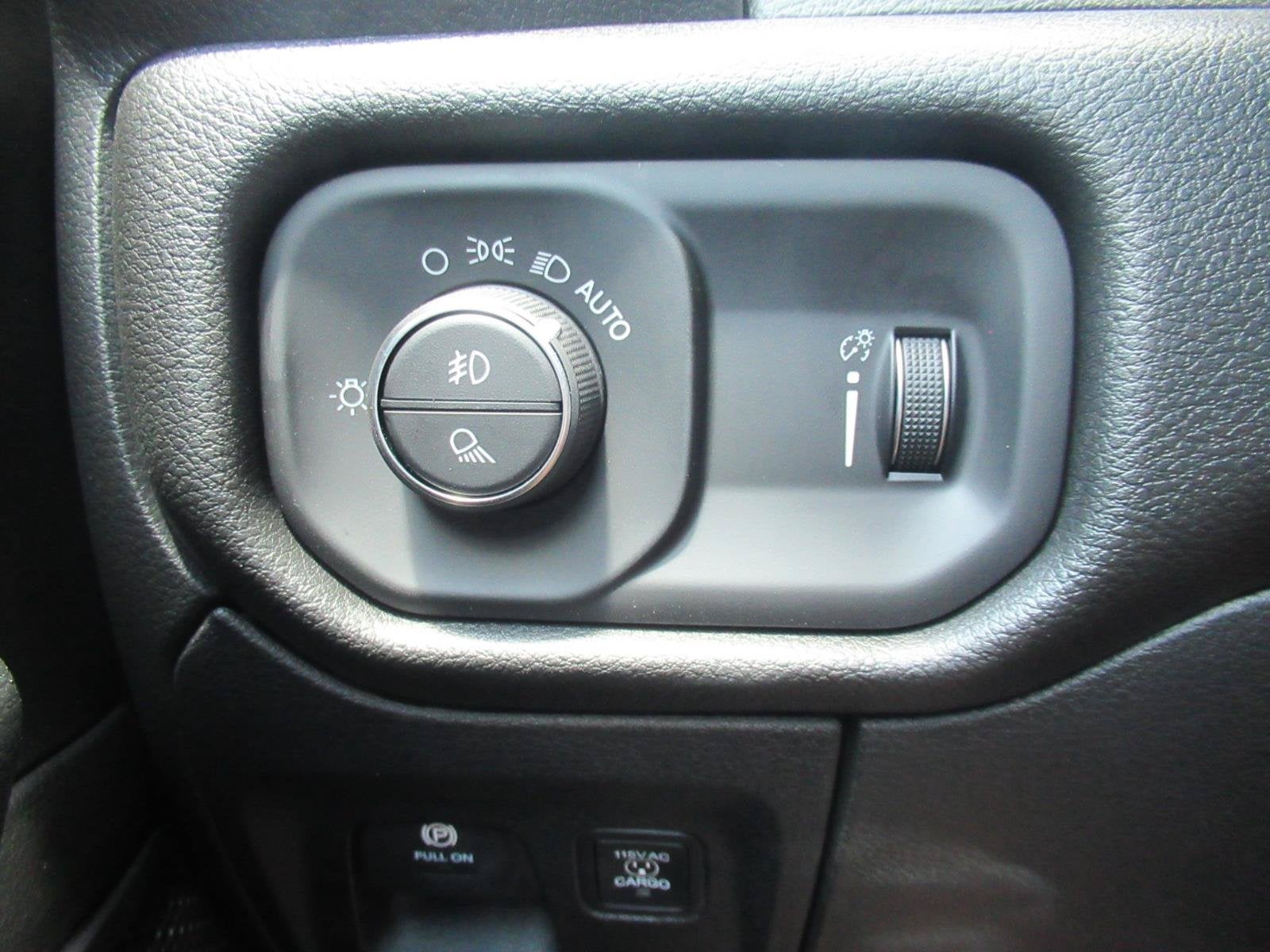 2026 RAM Ram 1500 RAM 1500 EXPRESS CREW CAB 4X2 5'7' BOX