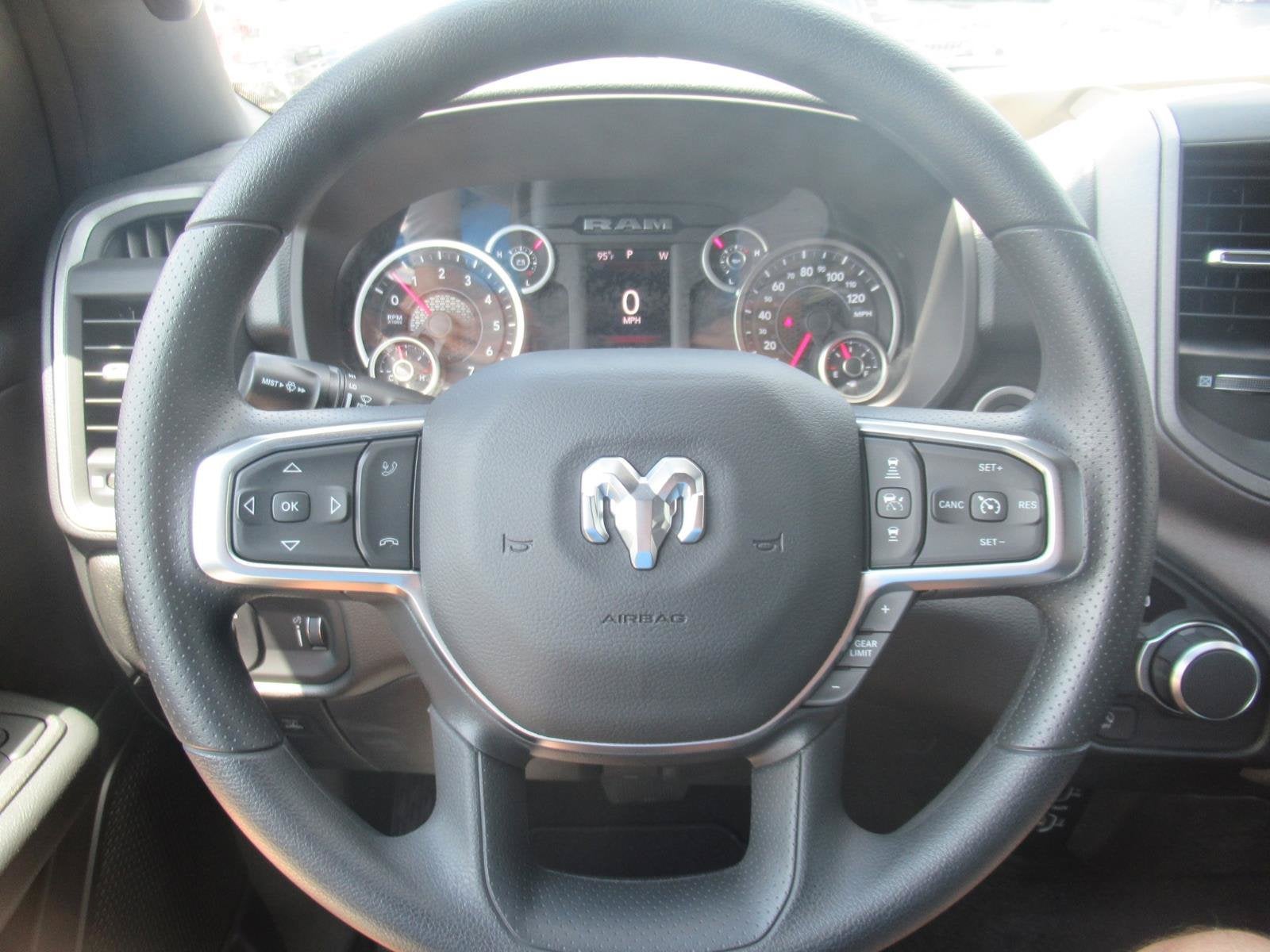 2026 RAM Ram 1500 RAM 1500 EXPRESS CREW CAB 4X2 5'7' BOX