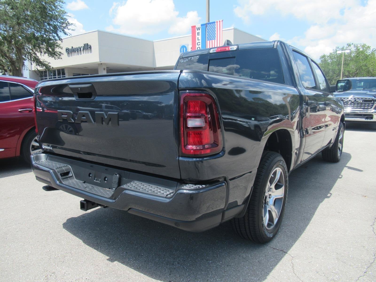 2026 RAM Ram 1500 RAM 1500 EXPRESS CREW CAB 4X2 5'7' BOX