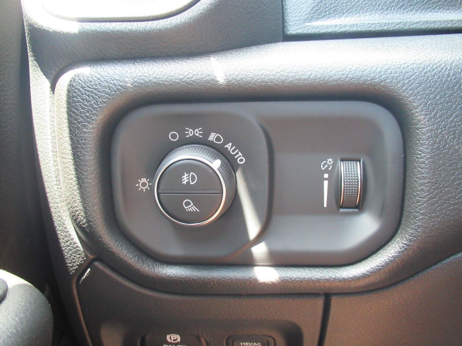 2026 RAM Ram 1500 RAM 1500 EXPRESS CREW CAB 4X2 5'7' BOX