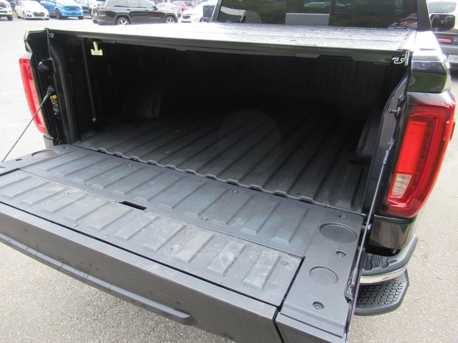 2022 GMC Sierra 1500 4WD Crew Cab Short Box SLT