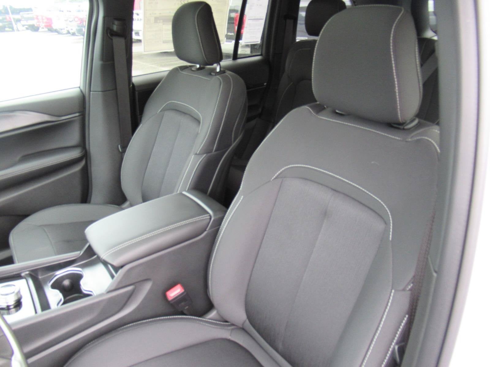 2026 Jeep Grand Cherokee GRAND CHEROKEE LAREDO X 4X2