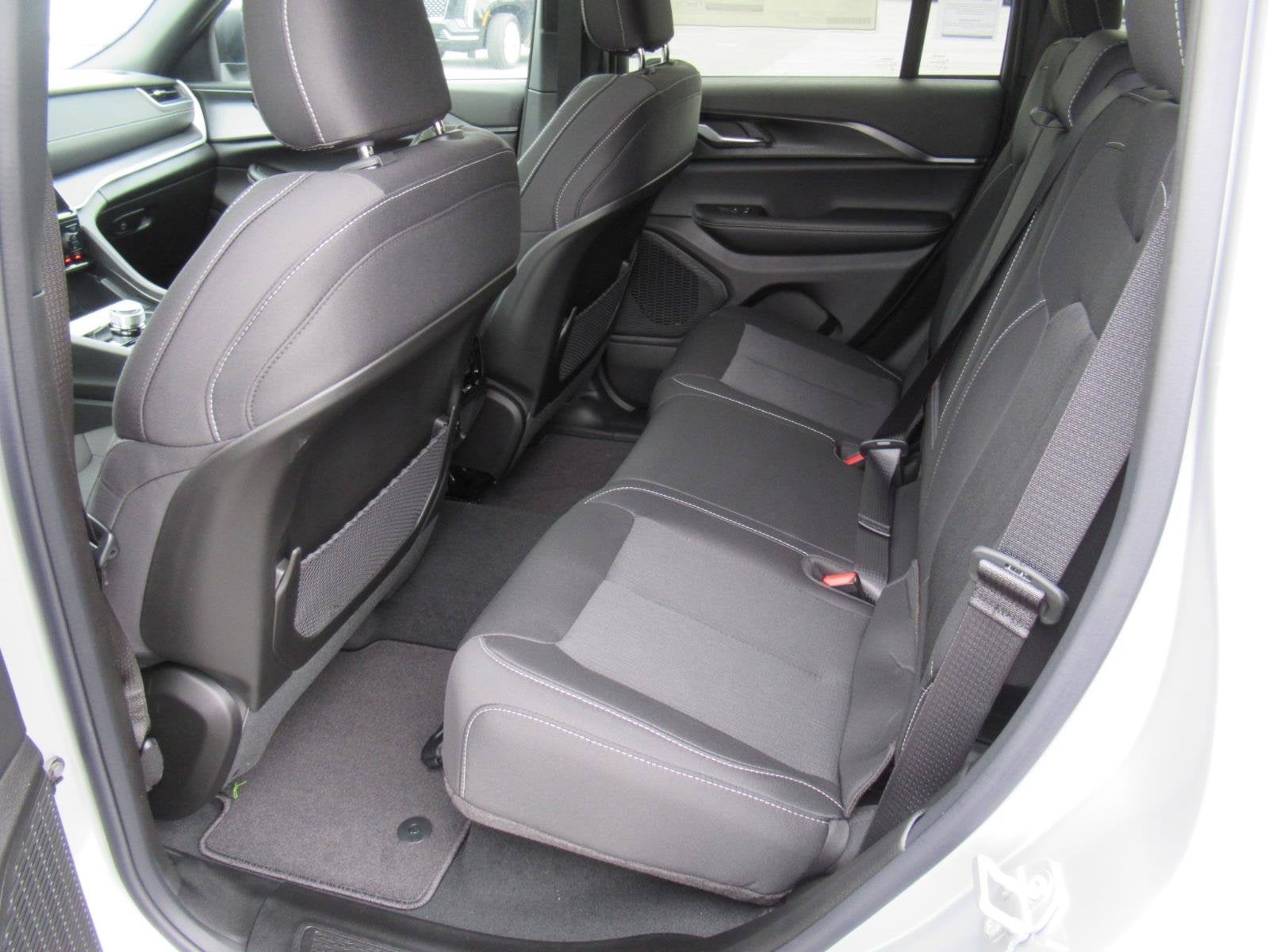 2026 Jeep Grand Cherokee GRAND CHEROKEE LAREDO X 4X2