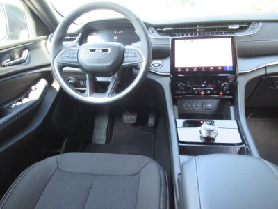 2027 Jeep Grand Cherokee GRAND CHEROKEE LAREDO X 4X2