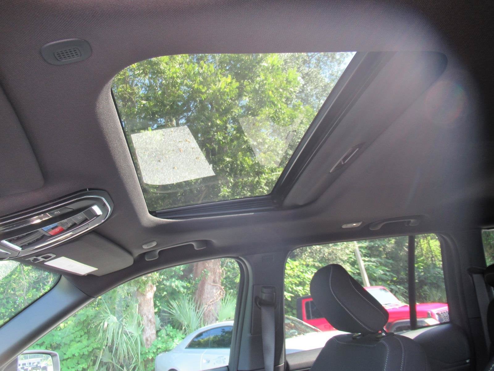 2027 Jeep Grand Cherokee GRAND CHEROKEE LAREDO X 4X2