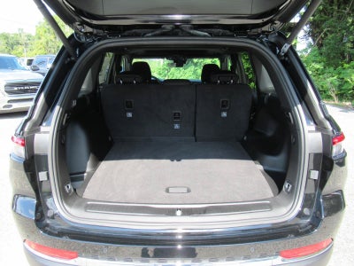 2027 Jeep Grand Cherokee GRAND CHEROKEE LAREDO X 4X2