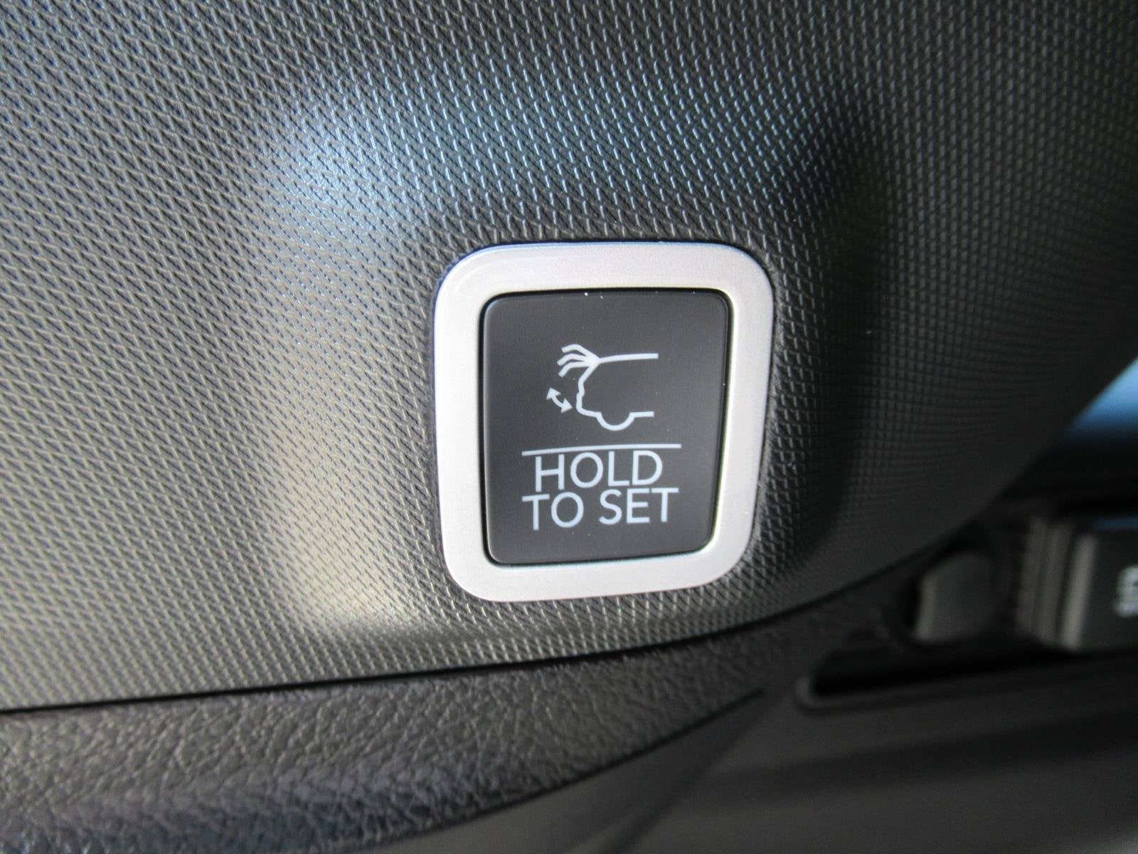 2027 Jeep Grand Cherokee GRAND CHEROKEE LAREDO X 4X2
