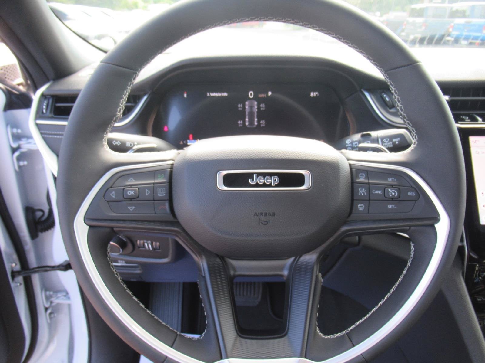 2027 Jeep Grand Cherokee GRAND CHEROKEE LAREDO X 4X2