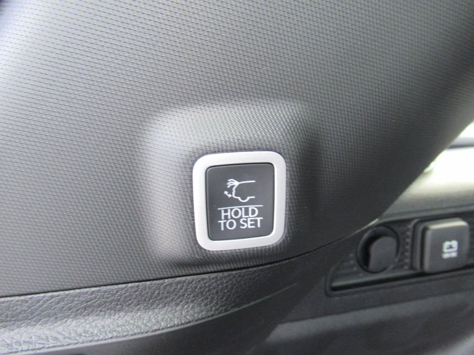 2027 Jeep Grand Cherokee GRAND CHEROKEE LAREDO X 4X2