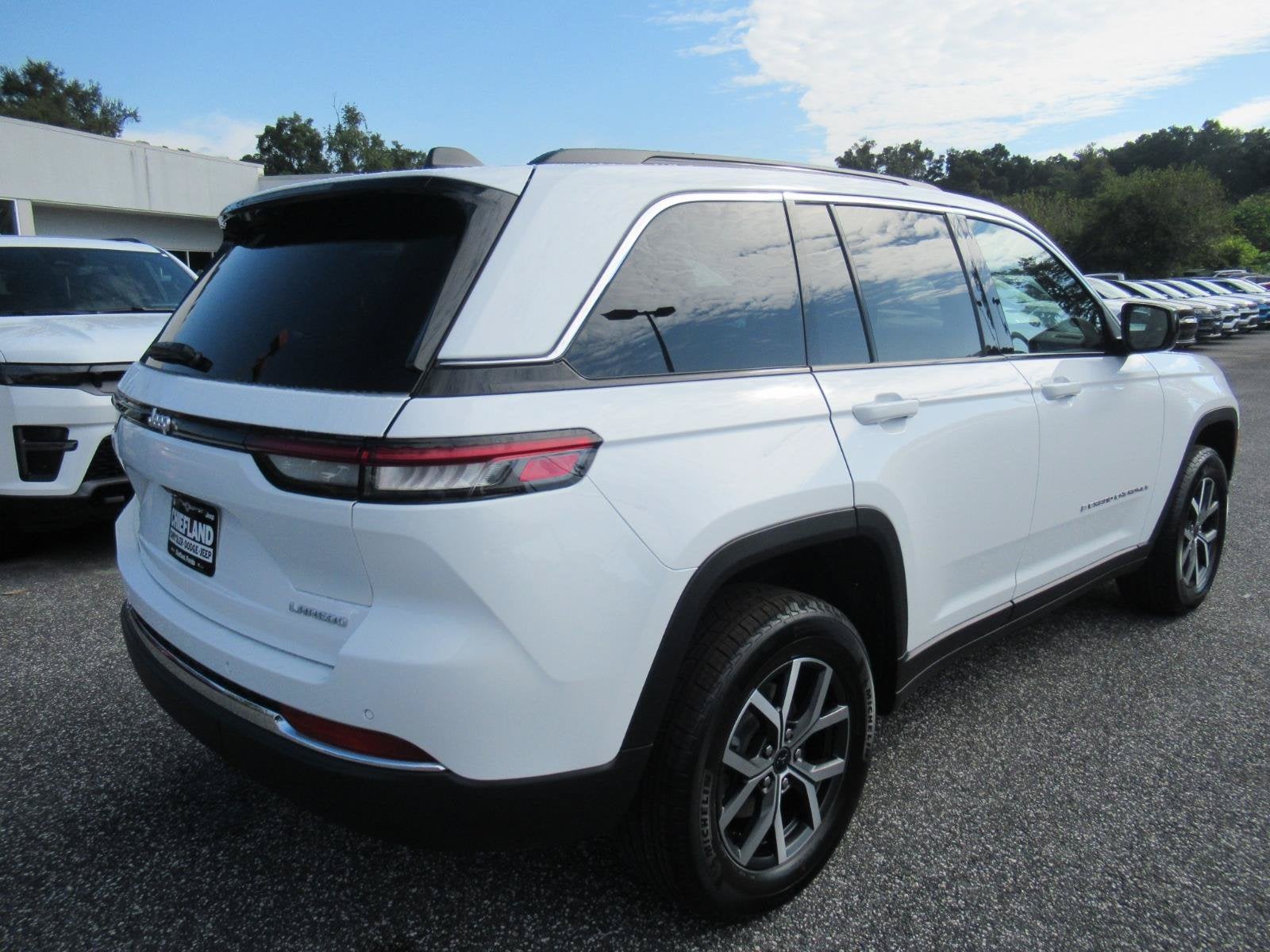 2027 Jeep Grand Cherokee GRAND CHEROKEE LAREDO X 4X2
