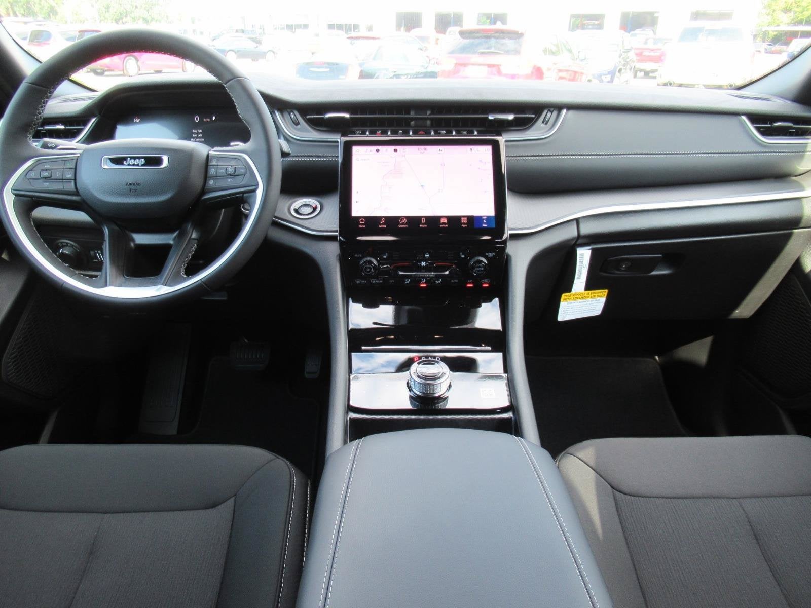 2027 Jeep Grand Cherokee GRAND CHEROKEE LAREDO X 4X2