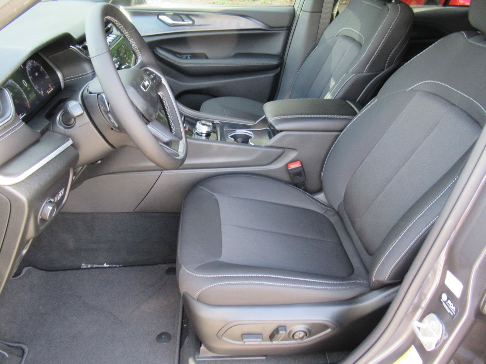 2026 Jeep Grand Cherokee GRAND CHEROKEE LAREDO X 4X2