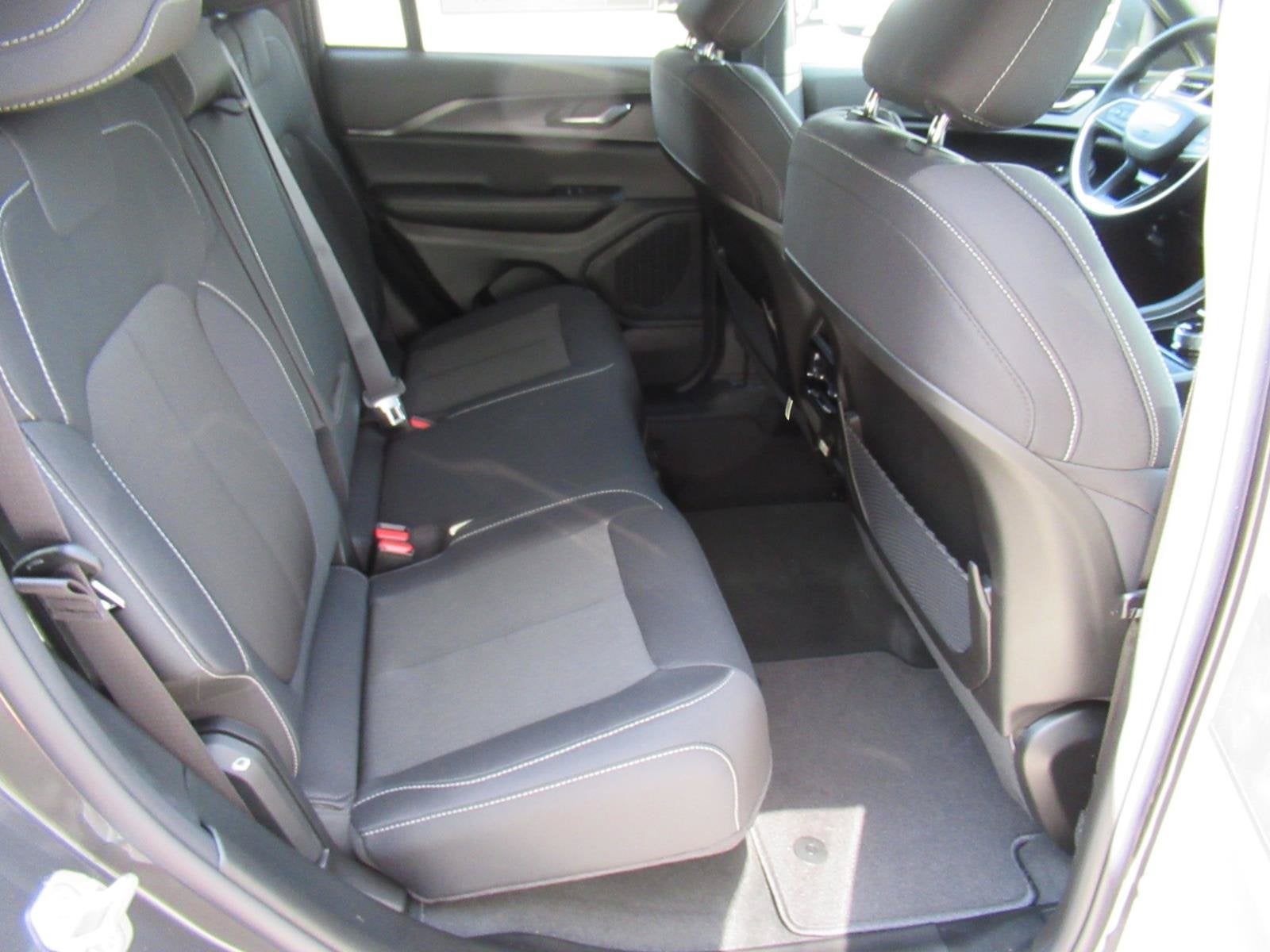 2026 Jeep Grand Cherokee GRAND CHEROKEE LAREDO X 4X2