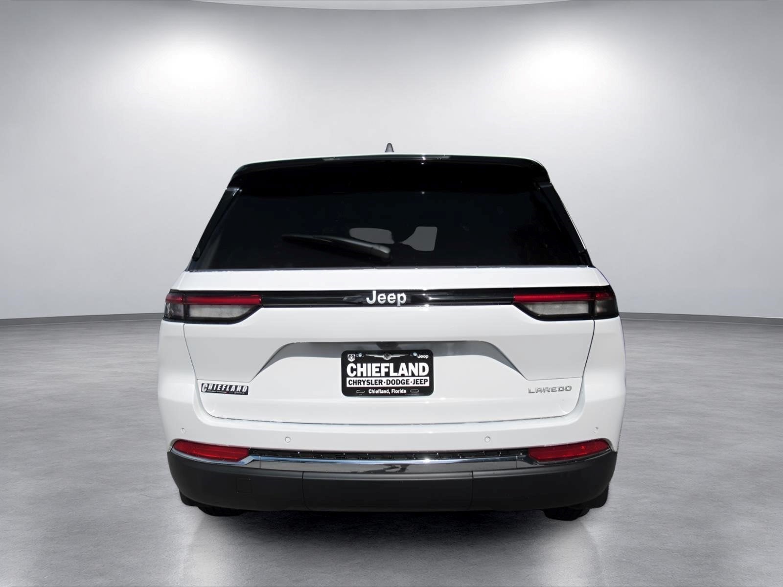 2026 Jeep Grand Cherokee GRAND CHEROKEE LAREDO X 4X2
