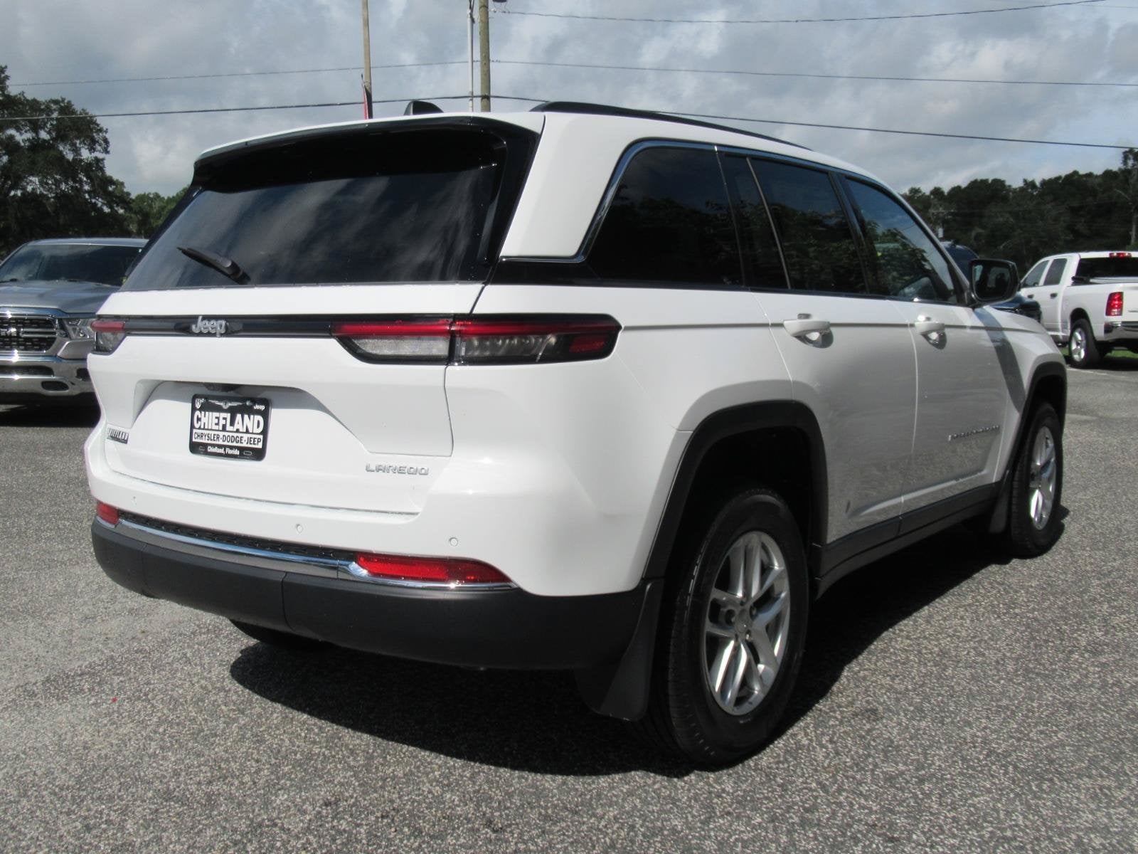 2026 Jeep Grand Cherokee GRAND CHEROKEE LAREDO X 4X2