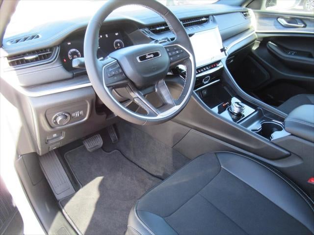 2027 Jeep Grand Cherokee GRAND CHEROKEE LAREDO ALTITUDE 4X2