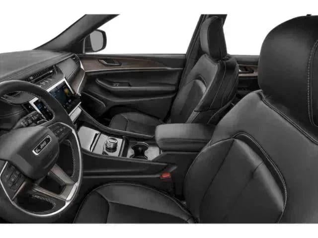 2027 Jeep Grand Cherokee GRAND CHEROKEE LAREDO ALTITUDE 4X2