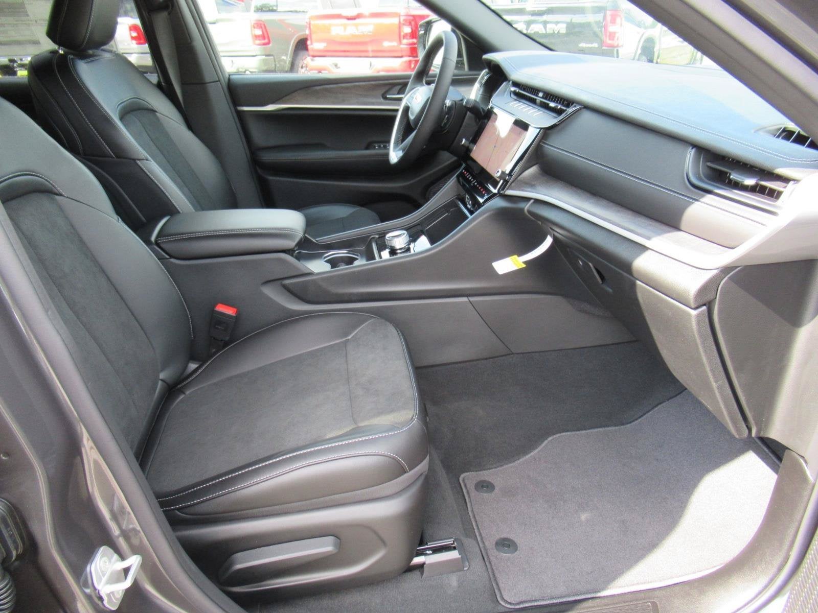 2026 Jeep Grand Cherokee GRAND CHEROKEE LAREDO ALTITUDE 4X2