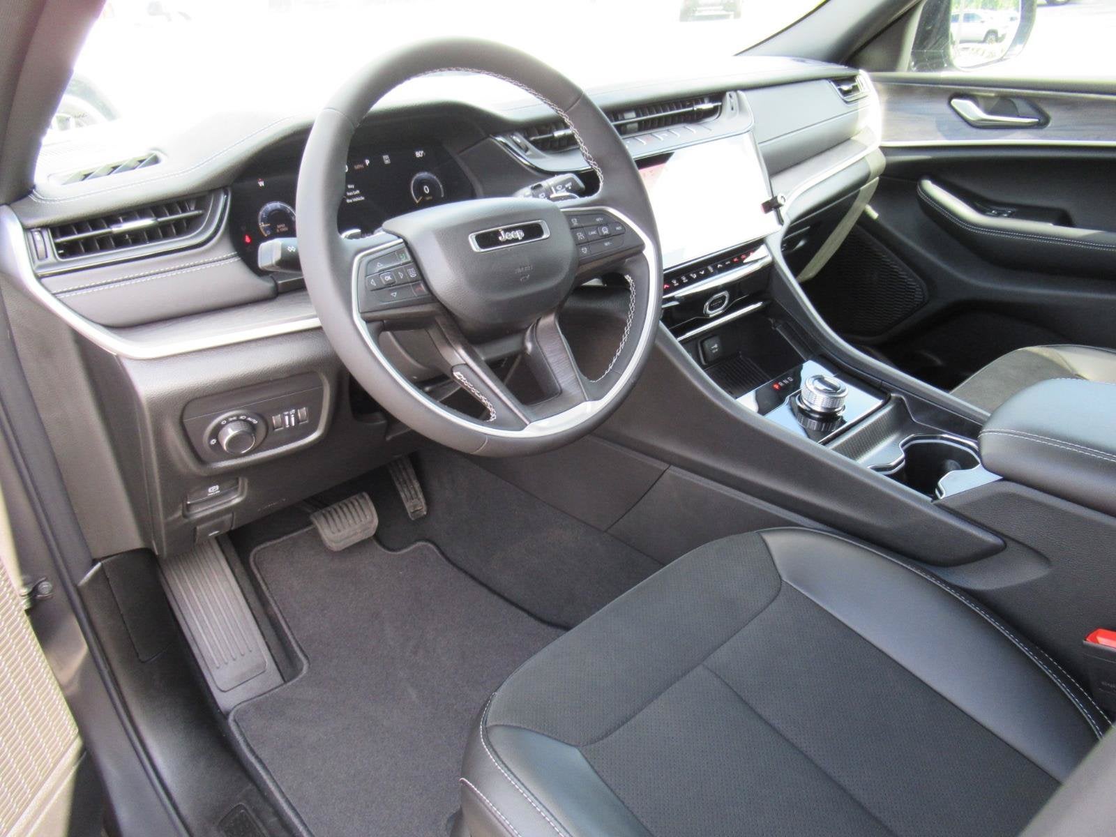 2026 Jeep Grand Cherokee GRAND CHEROKEE LAREDO ALTITUDE 4X2