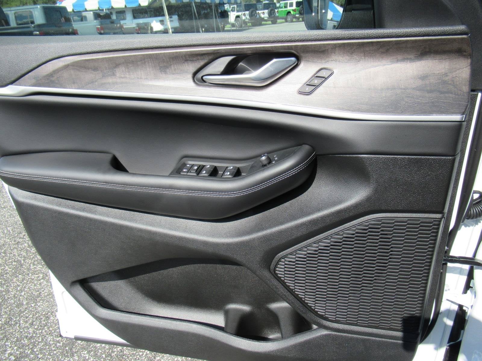2027 Jeep Grand Cherokee GRAND CHEROKEE LIMITED 4X2