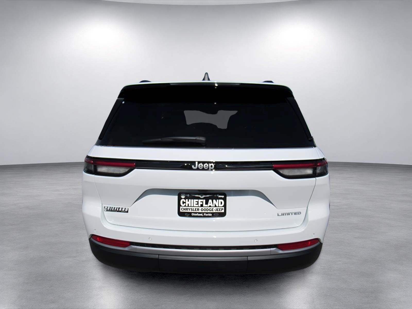 2027 Jeep Grand Cherokee GRAND CHEROKEE LIMITED 4X2