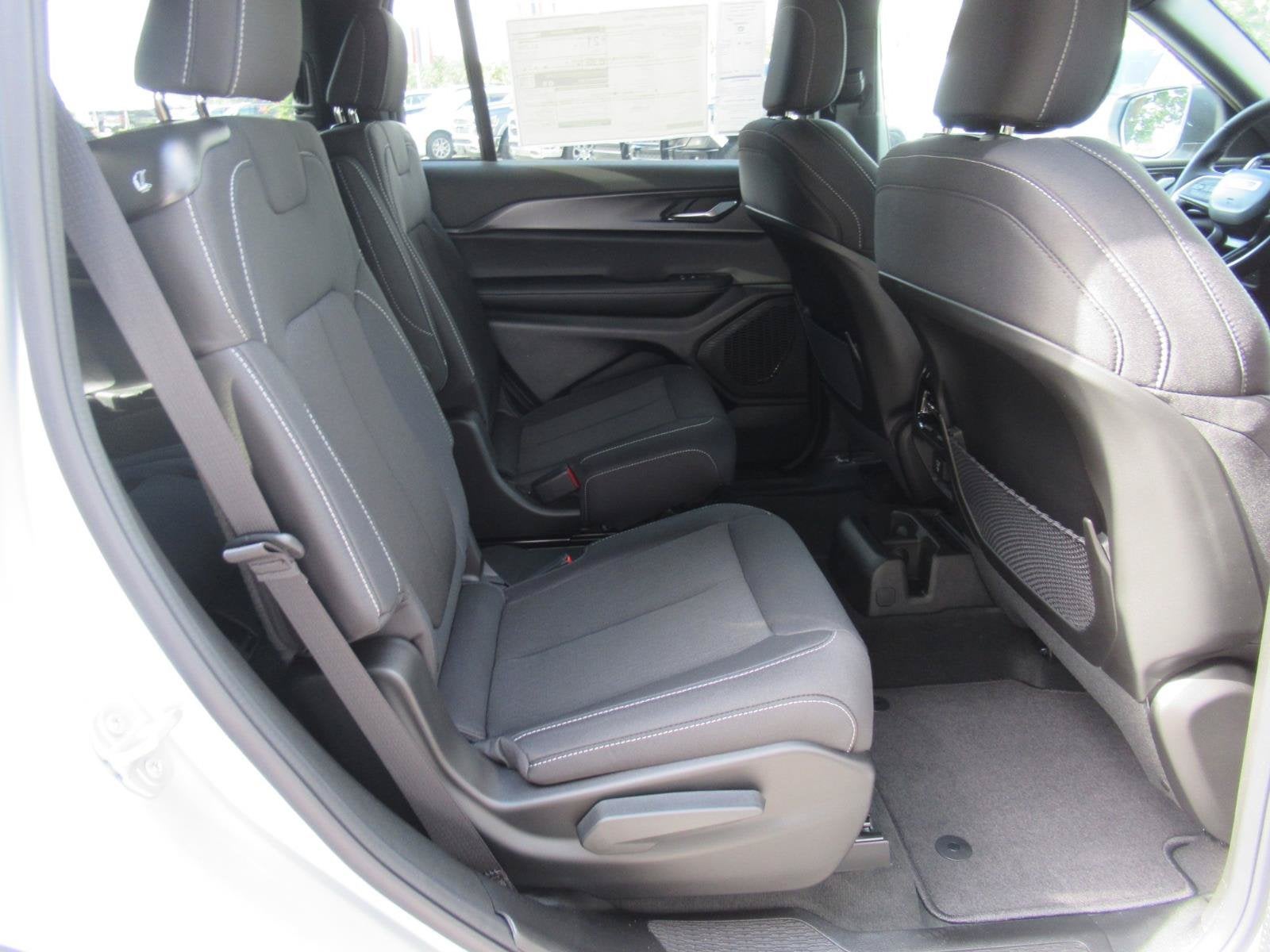 2026 Jeep Grand Cherokee GRAND CHEROKEE L LAREDO X 4X2