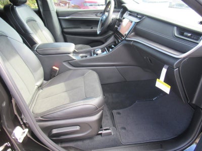 2027 Jeep Grand Cherokee GRAND CHEROKEE L LAREDO ALTITUDE 4X2