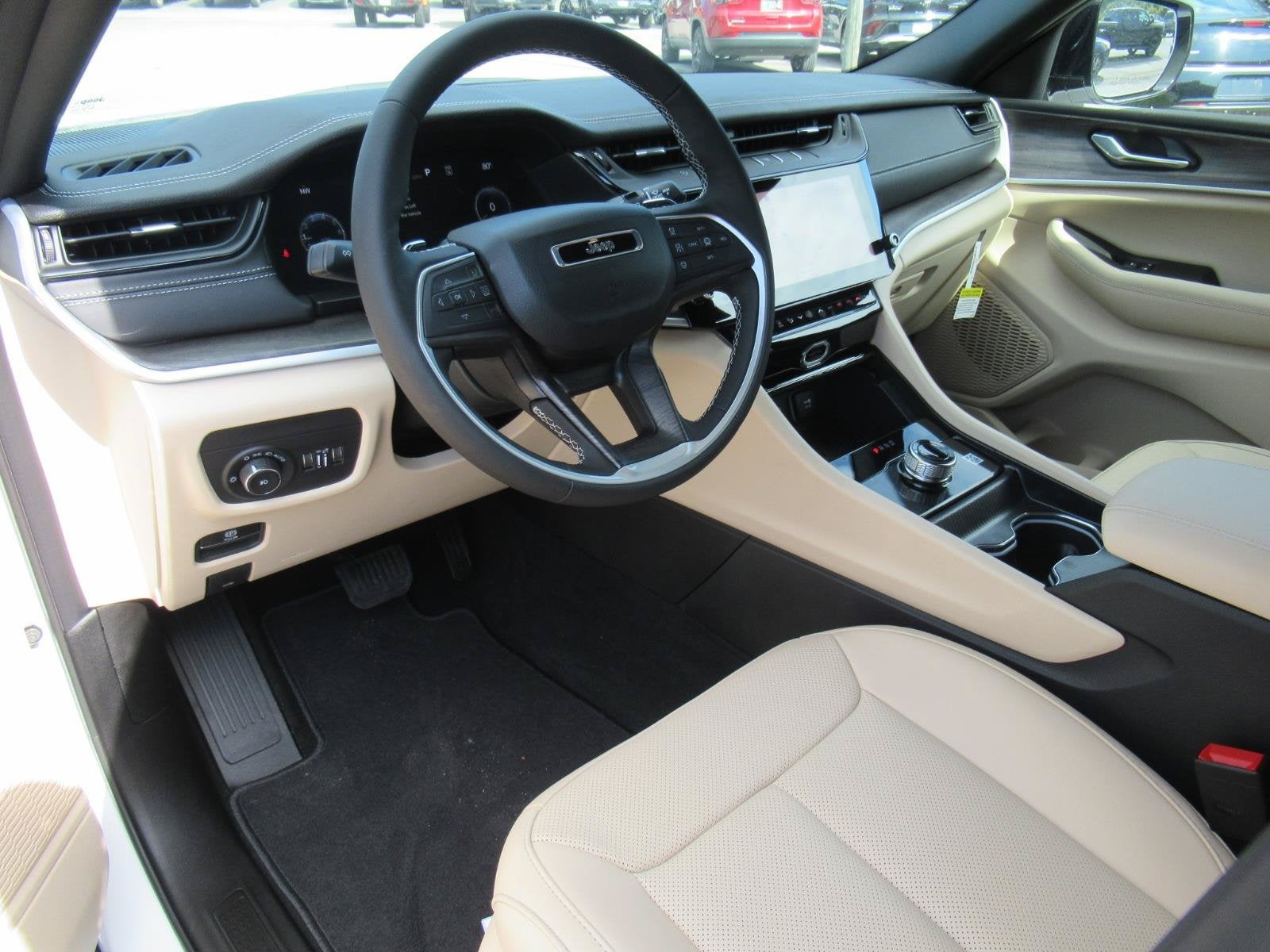 2027 Jeep Grand Cherokee GRAND CHEROKEE L LIMITED 4X2