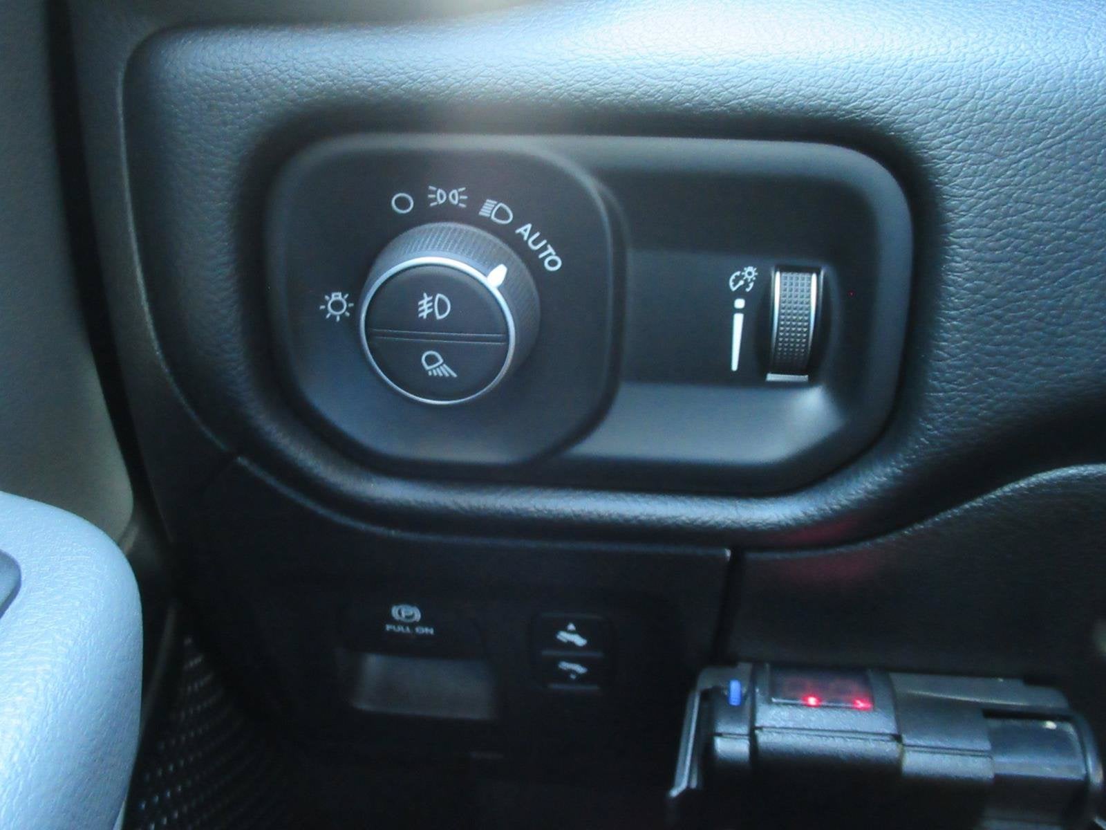 2020 RAM 1500 Big Horn Quad Cab 4x2 6'4' Box