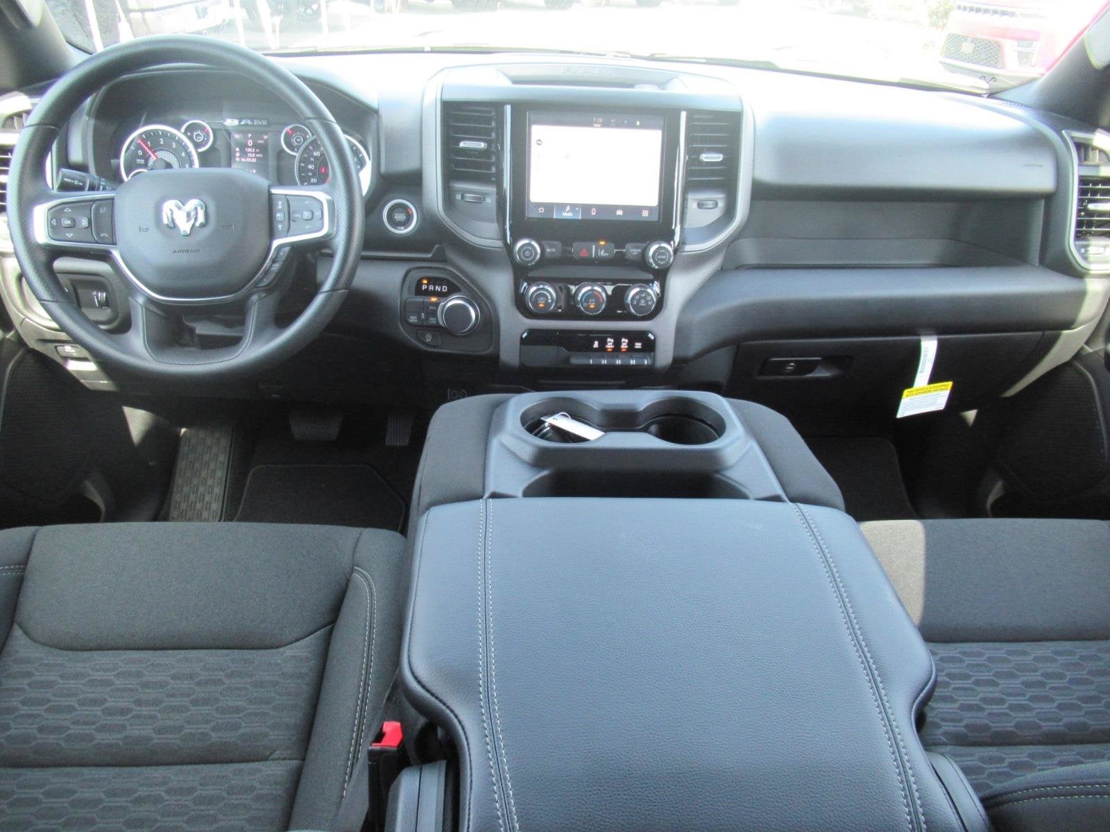2026 RAM Ram 1500 RAM 1500 TRADESMAN CREW CAB 4X4 5'7' BOX