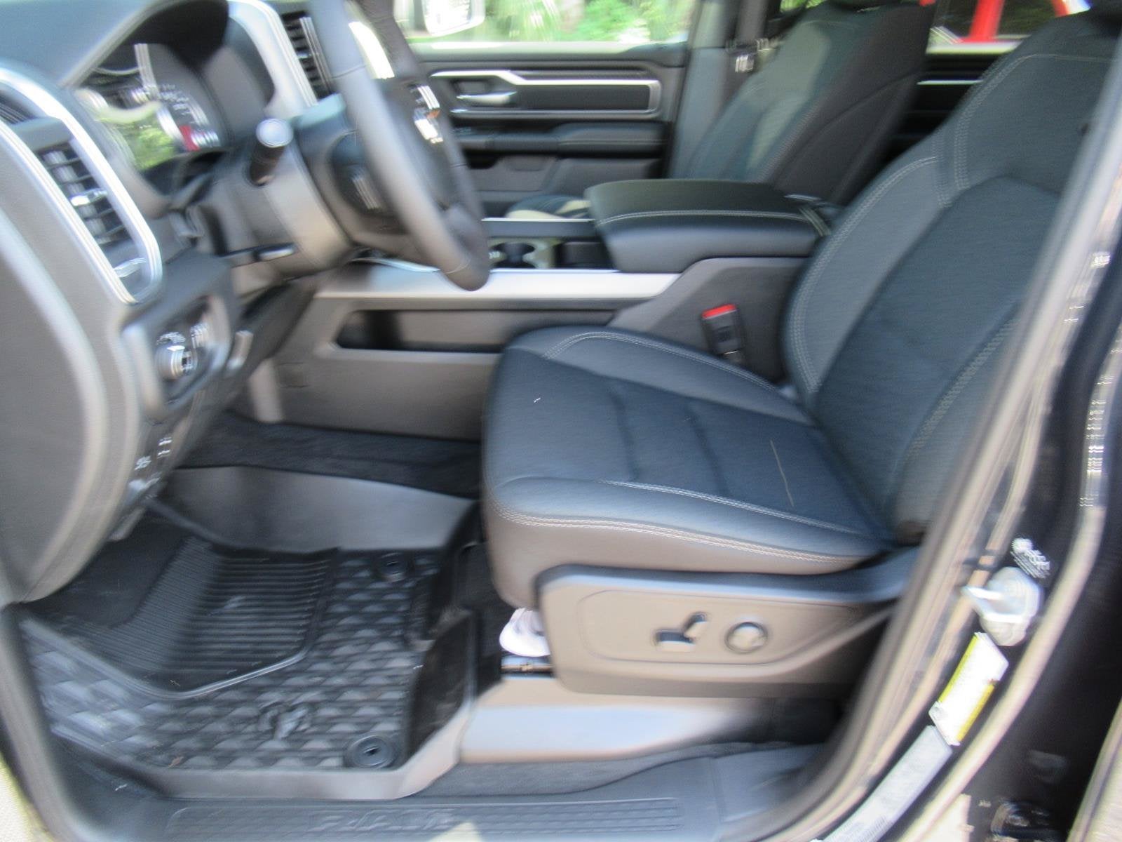 2027 RAM Ram 1500 RAM 1500 BIG HORN CREW CAB 4X4 5'7' BOX