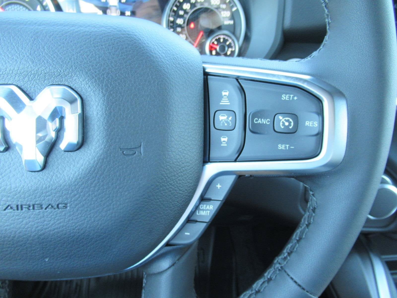 2027 RAM 1500 RAM 1500 BIG HORN CREW CAB 4X4 5'7' BOX